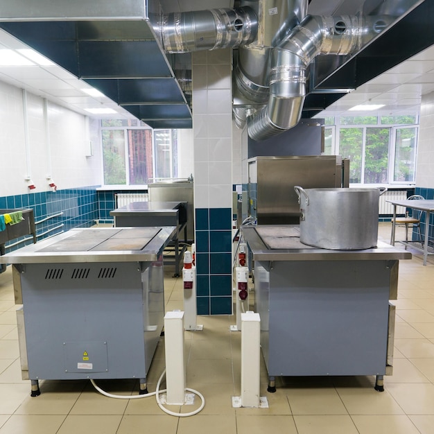 Equipamento de cozinha de restaurante para preparar detalhes de pratos de refeição de comida