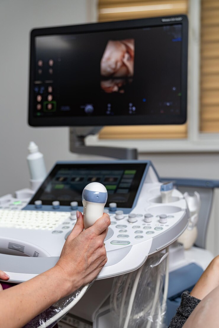 Foto equipamento de diagnóstico profissional de ultra-sonografia monitoramento hospitalar de ultra-som moderno