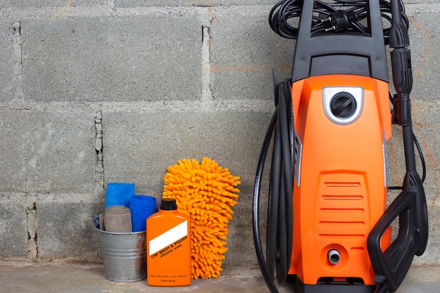 Foto equipamento de lavagem de carro ou produto de limpeza do carro, como tanque de microfibra