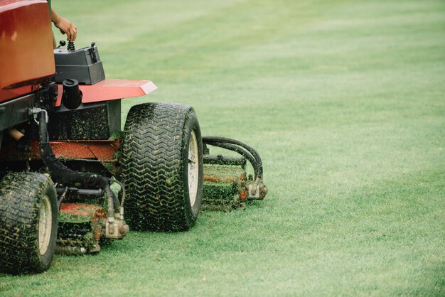 Foto equipamento de manutenção de campos de golfe