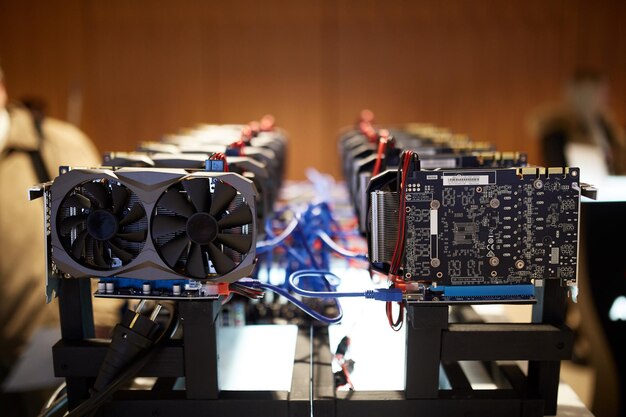 Equipamento de mineração de criptomoeda, muitos cartões gpu na placa-mãe