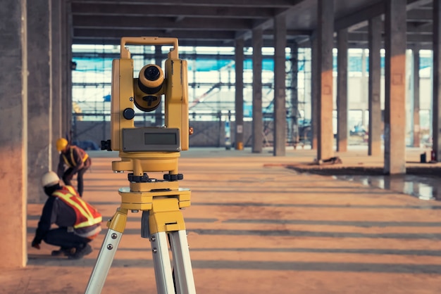 Equipamento de pesquisa no canteiro de obras