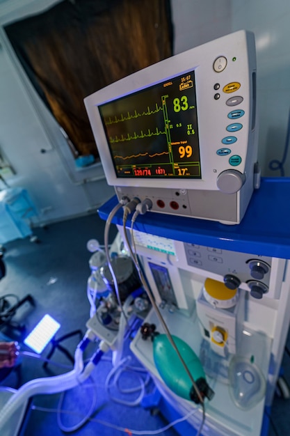 Equipamento especial para intubação. Sala de emergência na clínica. Salvando vidas.