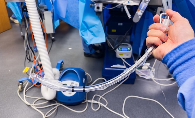 Foto equipamento médico para a gestão das vias aéreas tubos endotraqueais vias aéreas orais e máscaras num hospital