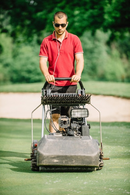 Equipamento para manutenção de campos de golfe cortador de grama