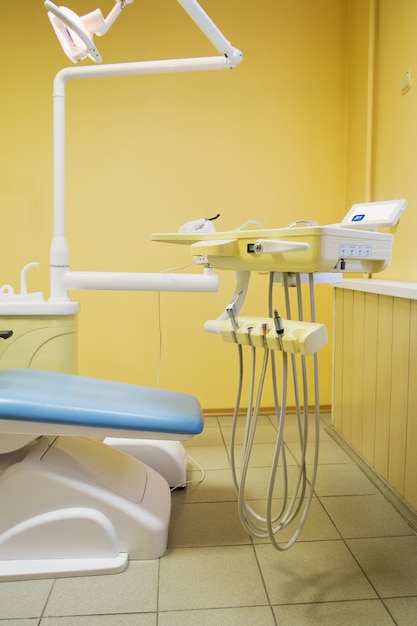 Equipamiento especial para un dentista, consultorio odontológico.