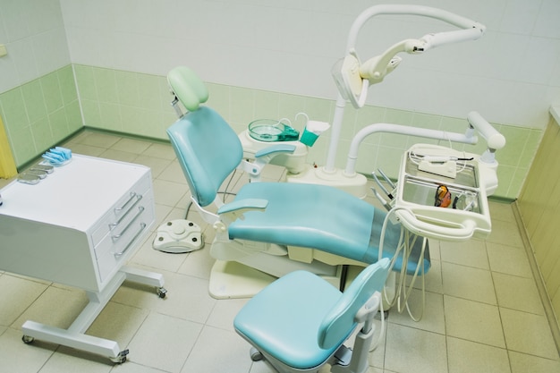Equipamiento especial para un dentista, consultorio odontológico.