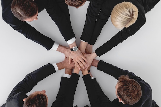 Equipe de negócios ao redor da mesa