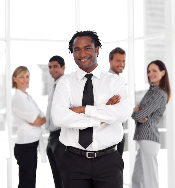 Equipe de negócios aplaudindo durante uma reunião