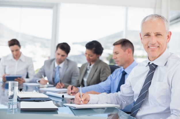 Equipe de negócios durante a reunião