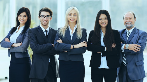 equipe de negócios em um escritório moderno e bem iluminado