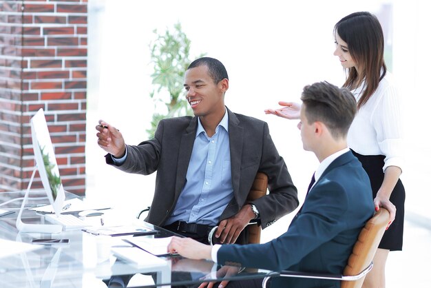 Equipe de negócios no local de trabalho no escritório