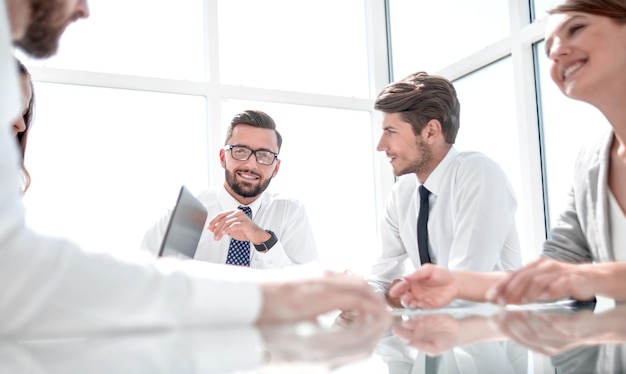 Equipe de negócios nos dias úteis do escritório de trabalho