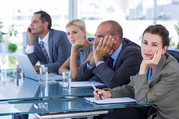 Foto equipe de negócios tendo uma reunião