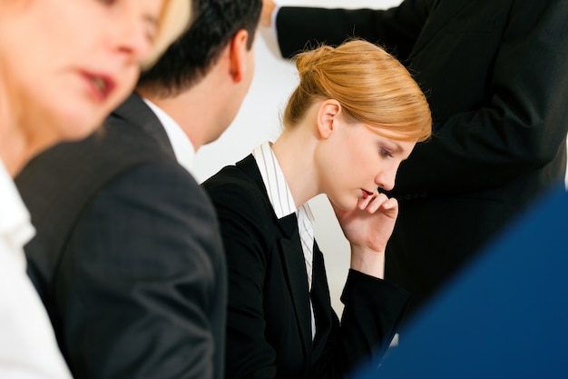 Equipe de negócios trabalhando em uma reunião