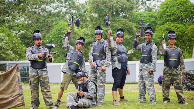 Foto equipe de paintball para design de material