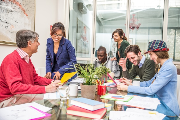 Equipe de pessoas de negócios criativos