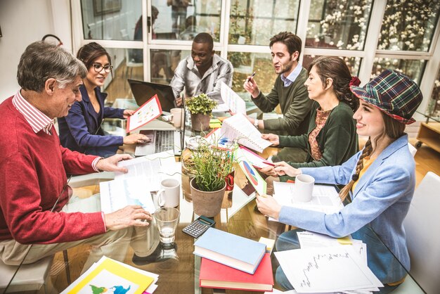 Equipe de pessoas de negócios criativos