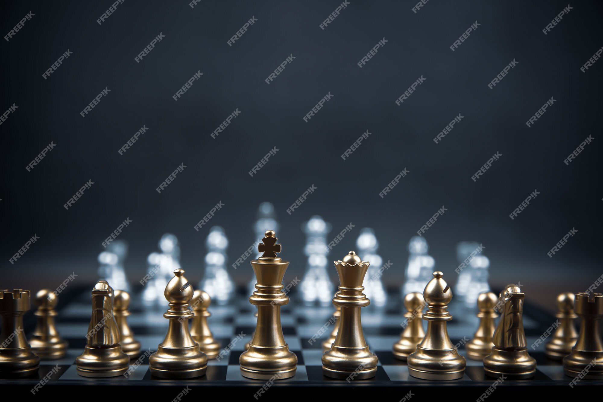 King chess stand em conceitos de tabuleiro de xadrez de leitores