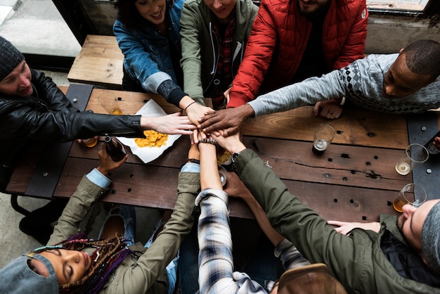 Foto equipo de conexión de colaboración brainstorming unity