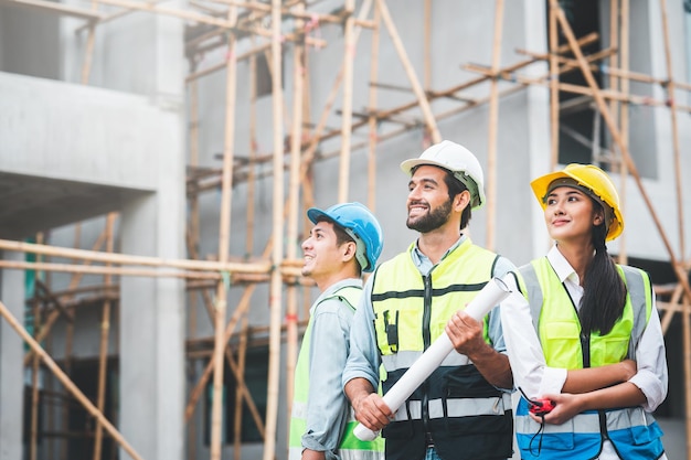 Foto equipo de construcción feliz y exitoso