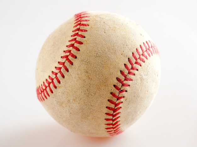 Foto equipo para deportes de edad de béisbol en el fondo blanco