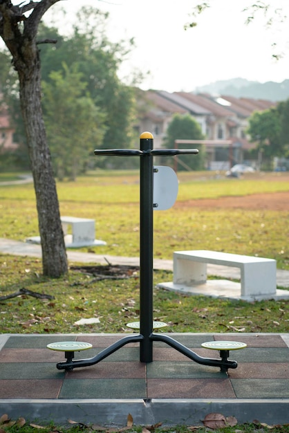 Equipo de ejercicio o fitness al aire libre en el parque.