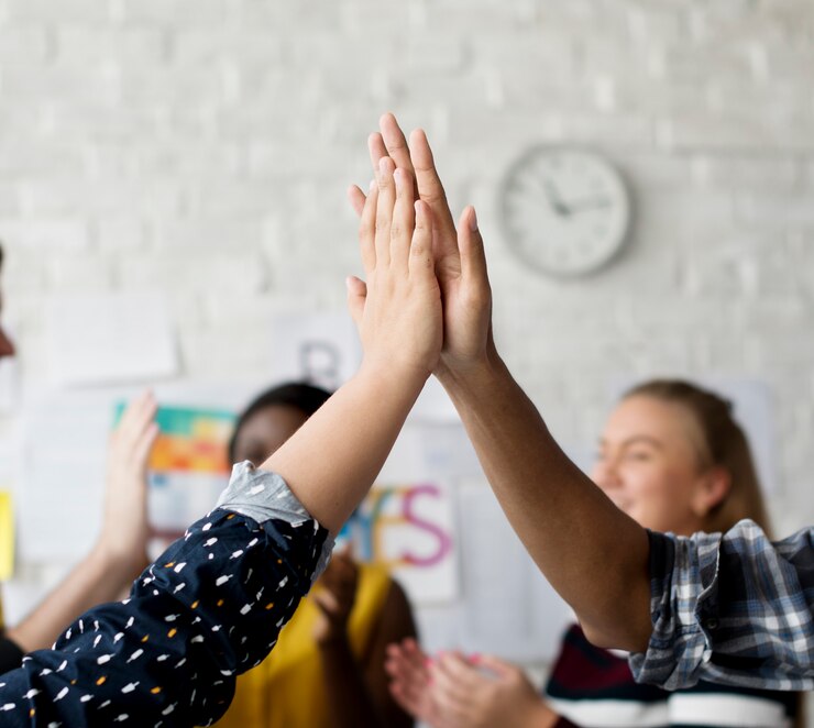 Equipo de grupo de personas de apoyo de negocios de inicio