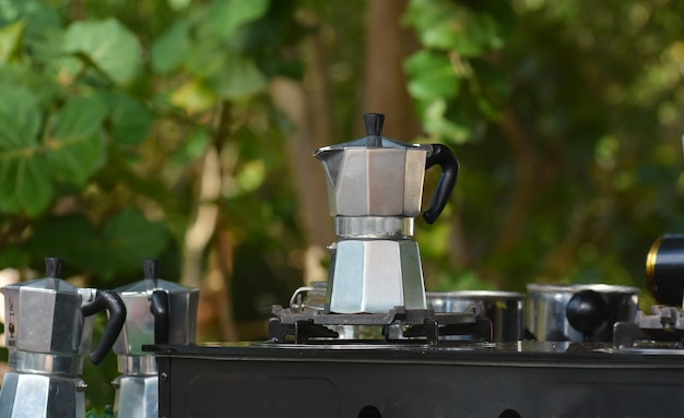 el equipo para hacer café es una máquina de café antigua que sigue siendo popular