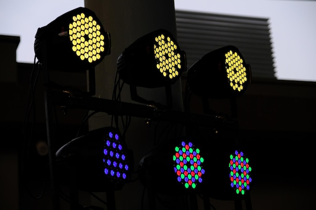 Equipo de iluminación iluminado en el hogar