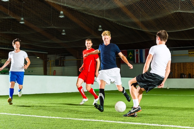 Equipo jugando fútbol o fútbol sala