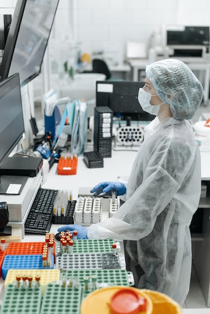 Foto equipo de laboratorio científico y tubo de ensayo para el desarrollo de la asistencia sanitaria