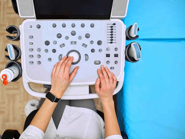 Foto equipo médico máquina de ultrasonido de fondo de primer plano