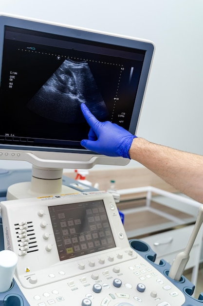 Equipo médico que trata la salud del paciente Procedimiento clínico moderno