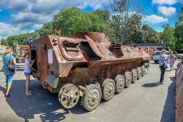 Equipo militar destruido de Rusia durante la guerra en Ucrania