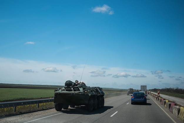 Foto equipo militar paseos en vías públicas traslado de tropas