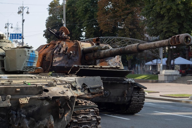 Equipo militar ruso destruido en el centro de Kyiv en Khreschatyk