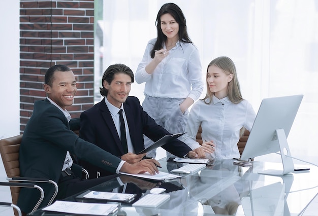 Equipo de negocios en el día de trabajo vida de oficina