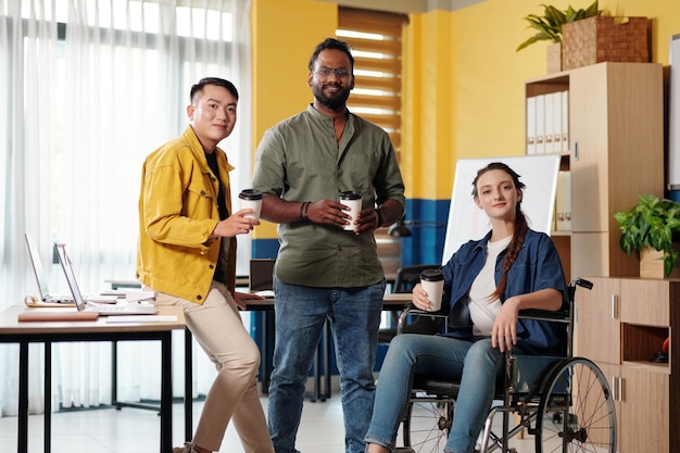 Foto equipo de negocios diverso exitoso