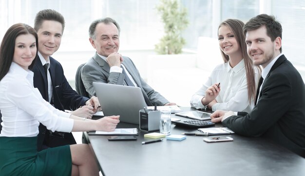 equipo de negocios exitoso en el lugar de trabajo en la oficina