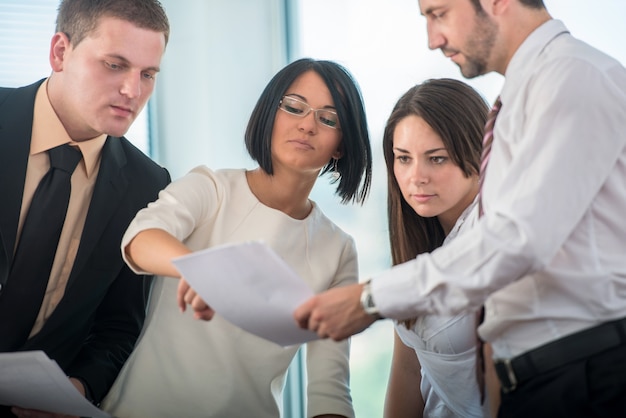 Equipo de negocios en el lugar de trabajo