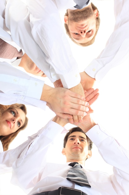 Foto equipo de negocios poniendo sus manos uno encima del otro