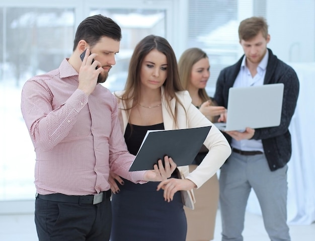 Foto el equipo de negocios se está preparando para iniciar una reunión de negocios