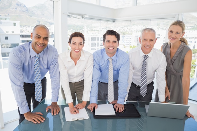 Foto equipo de negocios durante la reunión