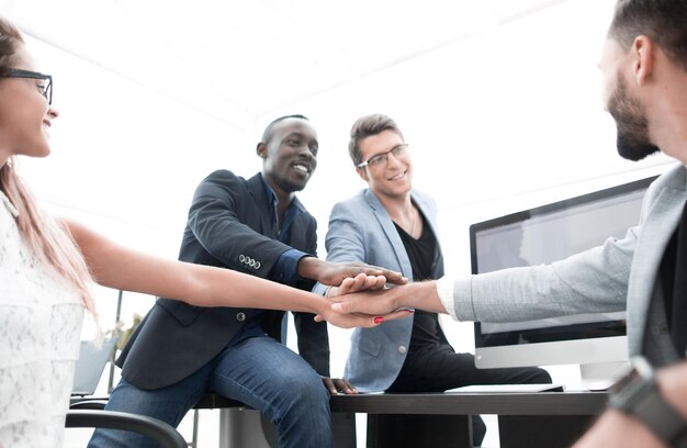 Equipo de negocios único con las manos juntas foto con espacio de copia