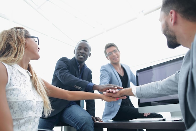 Equipo de negocios único con las manos juntas foto con espacio de copia