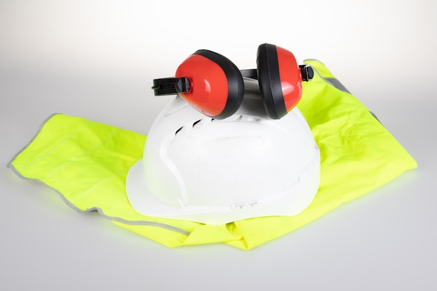 Equipo de protección para trabajadores de seguridad estándar, ropa de trabajo con casco, máscara respiratoria, chaleco amarillo, auriculares con cancelación de ruido