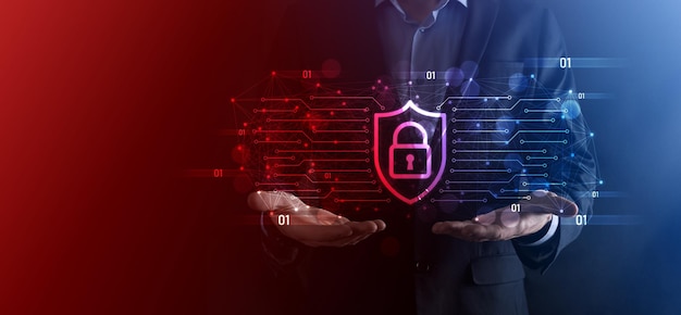 Equipo de seguridad de red de protección y seguro su concepto de datos, empresario sosteniendo el icono de protección de escudo. símbolo de candado, concepto sobre seguridad, ciberseguridad y protección contra peligros