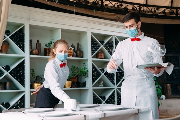 El equipo de servicio de un restaurante