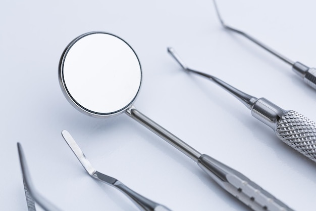 Foto equipos y accesorios para dentistas para el cuidado de los dientes.